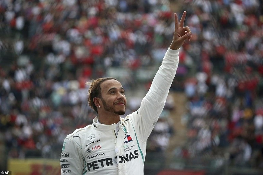 Tay đua người Anh, Lewis Hamilton đã lên ngôi vô địch thế giới đua xe công thức 1 (F1) lần thứ 5 trong sự nghiệp sau khi về đích thứ 4 ở giải Mexico Grand Prix. 