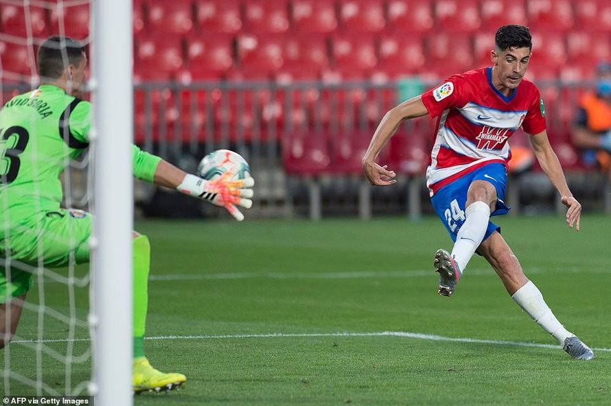 Carlos Fernández khiến Getafe ôm hận.