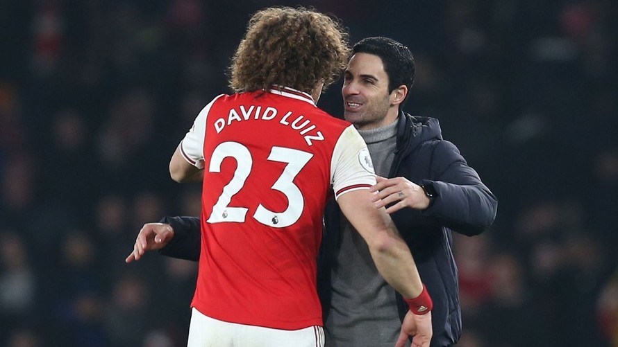 Mikel Arteta muốn Arsenal gia hạn với David Luiz.