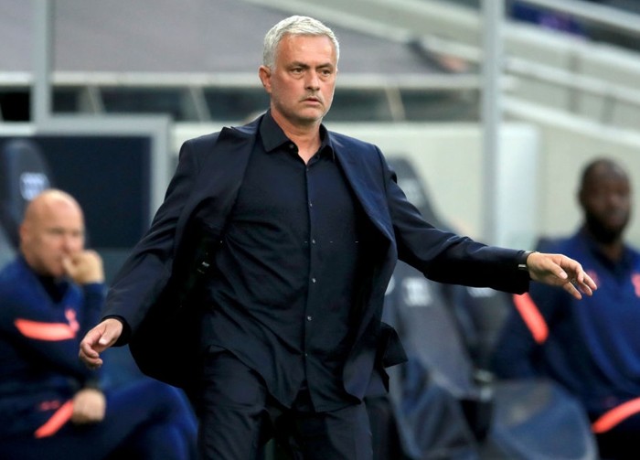 HLV Mourinho xác định buông sân chơi cúp Liên đoàn Anh