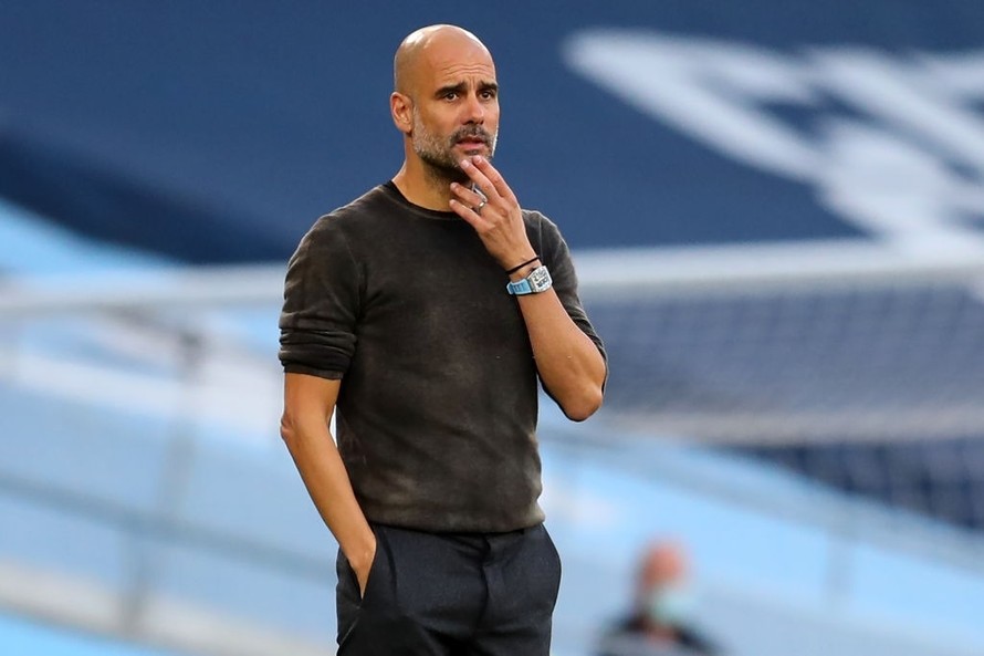 Pep Guardiola bất lực trước Leicester City của Rodgers.