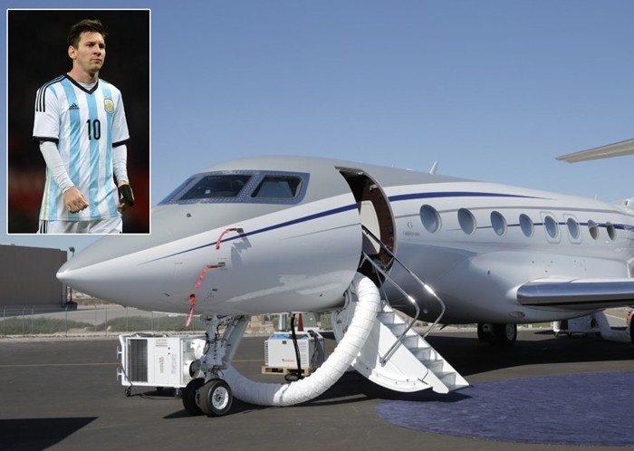 Messi dùng máy bay sang chảnh đưa đón đồng đội