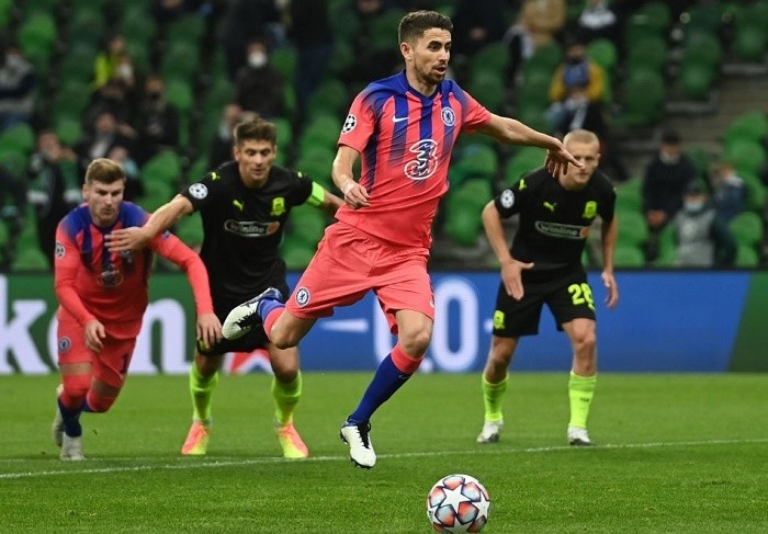 Jorginho lần thứ 2 liên tiếp bỏ lỡ cơ hội trên chấm 11m
