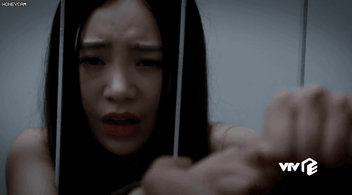 Dân mạng chỉ trích khi Quỳnh Kool bị 'tét mông' bạo lực 