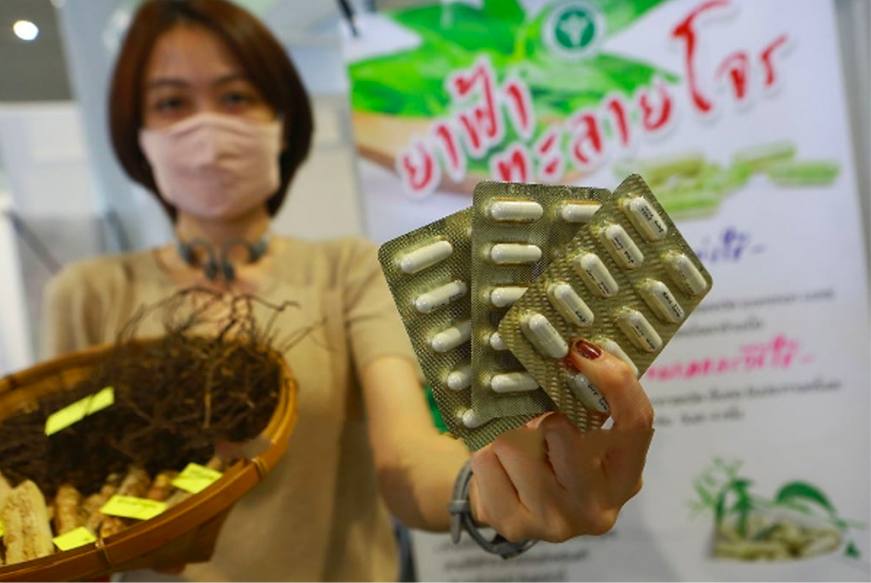 Người Thái tích trữ xuyên tâm liên khi số ca mắc COVID-19 tăng nhanh. Ảnh: Chiangrai Times