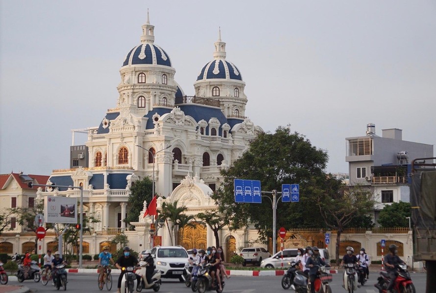 Tòa lâu đài tráng lệ của đại gia Phát “dầu” trên phố Lê Hồng Phong, TP Hải Phòng 