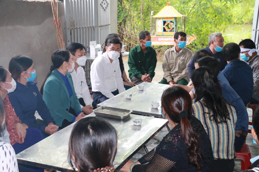 Lãnh đạo ngành giáo dục Nghệ An, huyện Nam Đàn thăm hỏi, động viên gia đình nạn nhân 