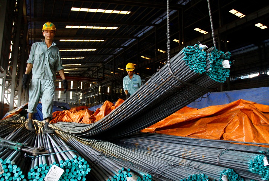 Doanh nghiệp Việt Nam vẫn nhập nhiều nguyên, phụ liệu từ Trung Quốc để phục vụ sản xuất Ảnh: Như Ý 
