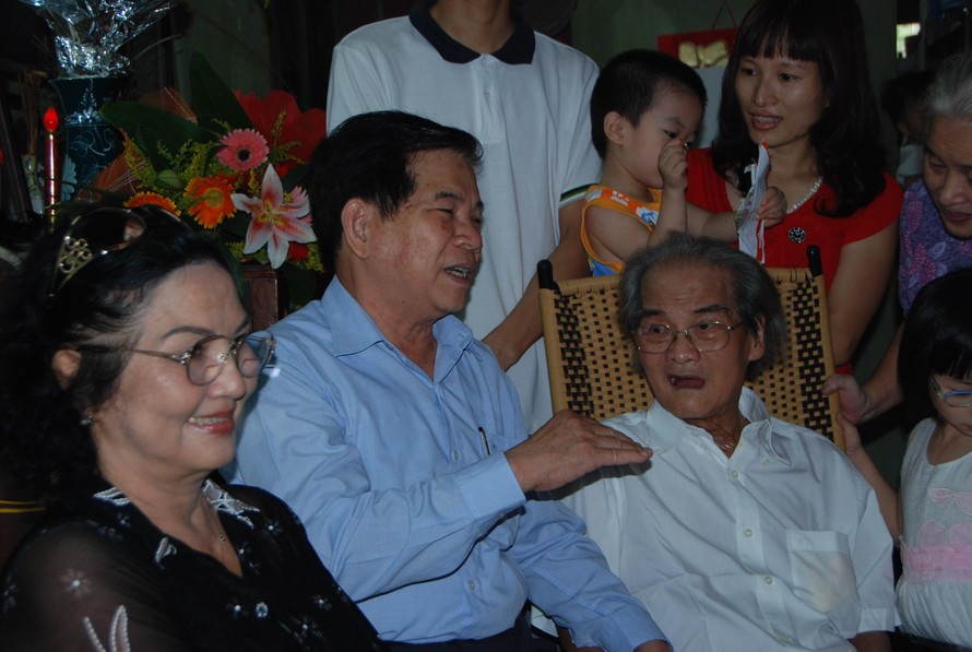 Chủ tịch nước thăm gia đình nhà văn Sơn Tùng Anh: XB 