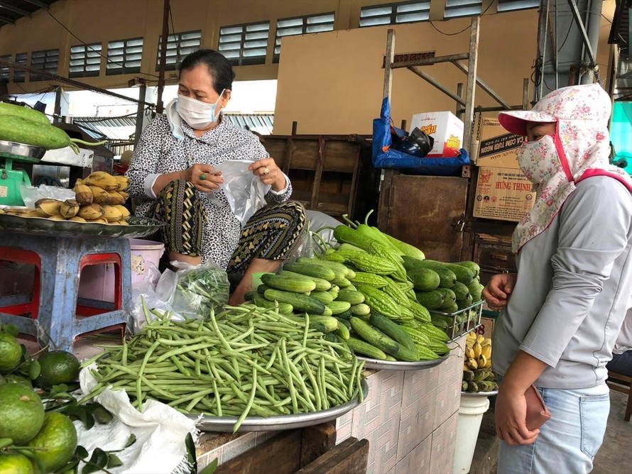Người dân “vùng xanh” ở TPHCM được đi chợ mỗi tuần một lần