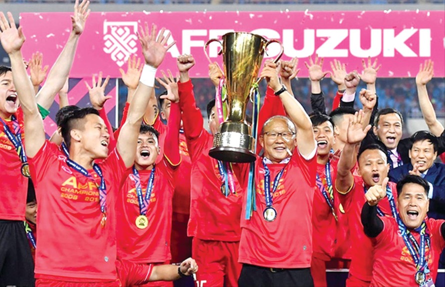 HLV Park Hang-seo dẫn dắt đội tuyển Việt Nam đến ngôi vô địch AFF Cup 2018 