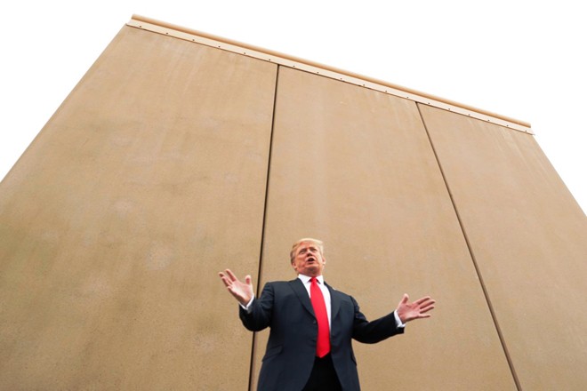 Tổng thống Mỹ Donald Trump phát biểu trong chuyến thăm biên giới Mỹ - Mexico ở khu vực thuộc San Diego, bang California, ngày 13/3/2018 ẢNH: Kevin Lamarque
