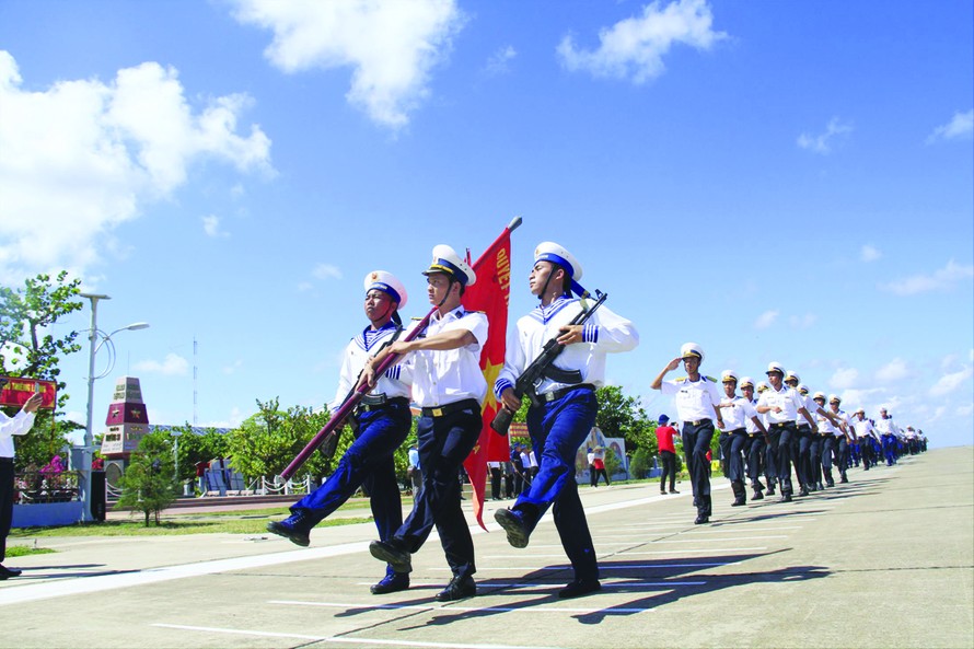 Lễ chào cờ trên đảo Trường Sa Ảnh: Trường Phong 