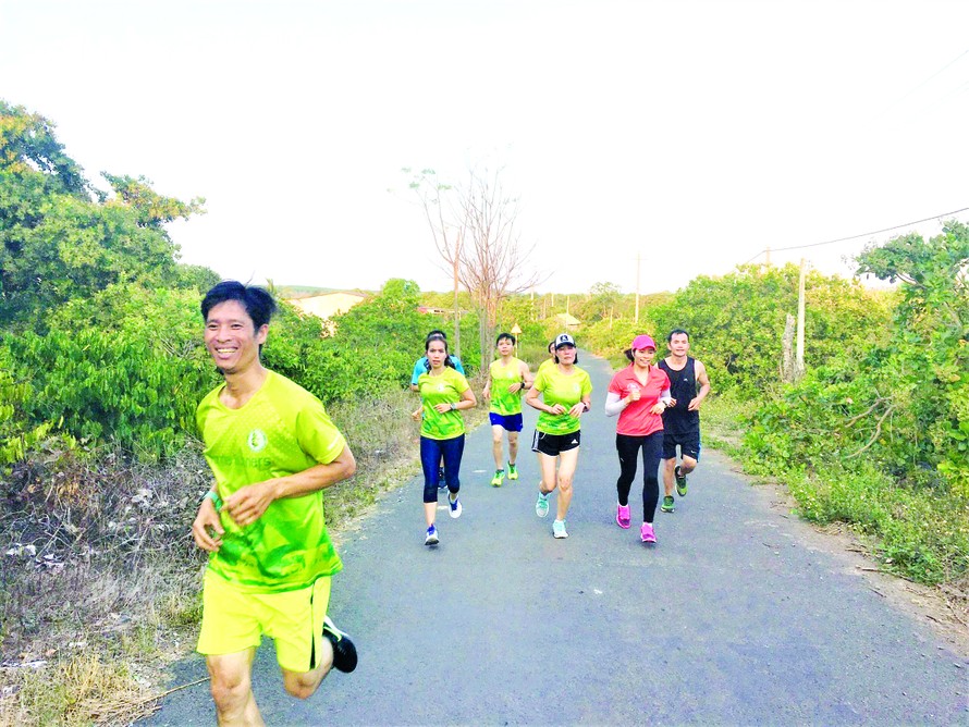 Mỗi khi chạy, các thành viên đều mặc áo đồng phục để truyền thông điệp sống xanh 