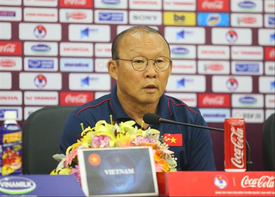HLV Park Hang Seo khẳng định đội tuyển Việt Nam đã chuẩn bị nhiều phương án, đối sách để tiếp đón các cầu thủ UAE tối nay. Ảnh: VSI