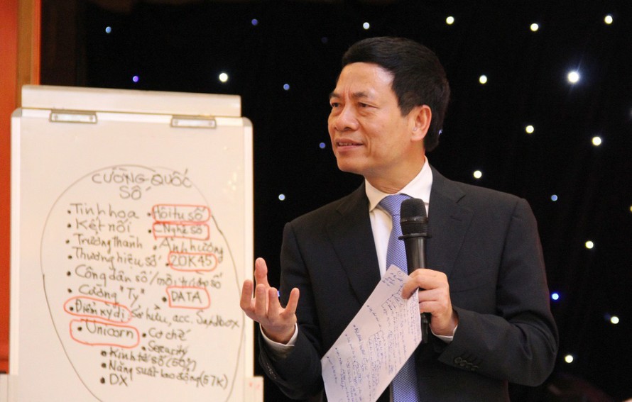 Bộ trưởng Thông tin và truyền thông Nguyễn Mạnh Hùng