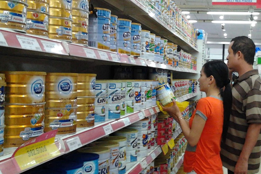 Với những người chỉ biết chỉ trích, vùi dập vô căn cứ, hẳn họ chỉ muốn triệt hạ sản phẩm sữa Việt để thị trường chỉ còn là sữa ngoại khuấy đảo về giá như từng xảy ra 