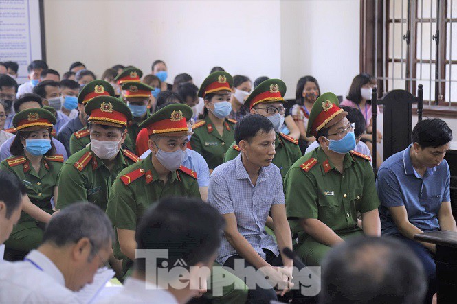 Xét xử vụ gian lận thi ở Hòa Bình: 'Con tôi bị nâng điểm, mong điều tra làm rõ'