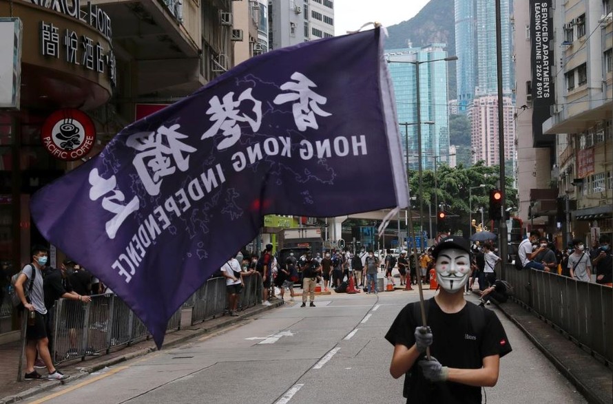 Một người biểu tình chống chính phủ ở Hong Kong ngày 24/5. ảnh: REUTERS 