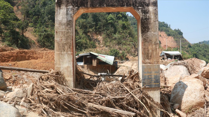 Dấu vết các trận sạt lở ở xã Phước Lộc (Phước Sơn, Quảng Nam) vẫn còn y nguyên 