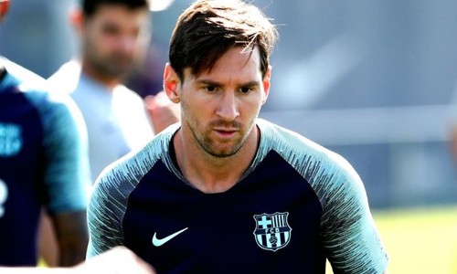 Messi thay đổi diện mạo sau khởi đầu ấn tượng tại Champions League 