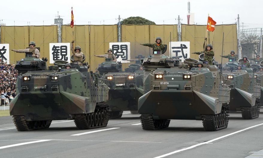 Xe bọc thép của Mỹ và Nhật Bản cùng tham gia một sự kiện tại căn cứ quân sự Asaka, phía bắc Tokyo hồi tháng 10/2018 ảnh: AP