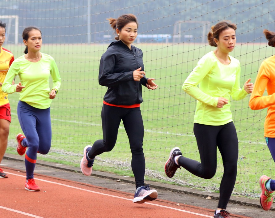 Vận động viên Nguyễn Thị Oanh (giữa) luyện tập cùng đồng đội hướng đến mục tiêu tranh tài tại Olympic Tokyo 2020 Ảnh: Như Ý 