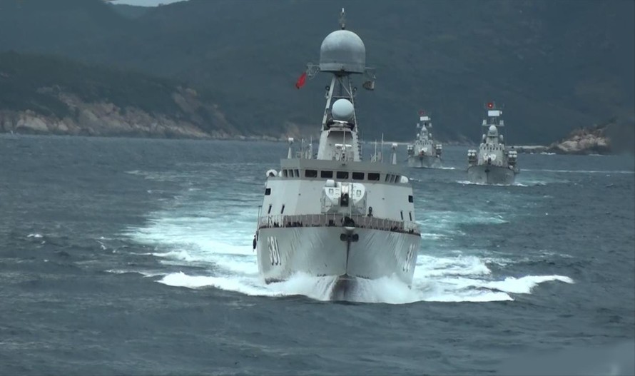 Đội hình tàu thuộc Vùng 4 Hải quân rời căn cứ thực hiện nhiệm vụ bảo vệ biển, đảo Tổ quốc Ảnh: HQCC 