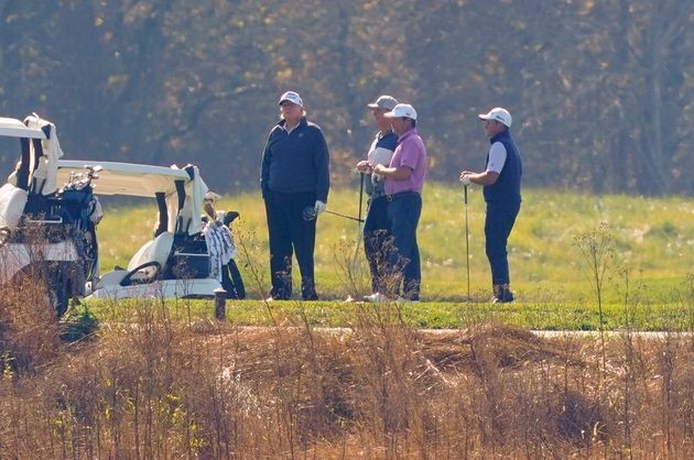 Ông Trump đang đi chơi golf thì nhận được tin ông Biden chiến thắngẢnh: AP 