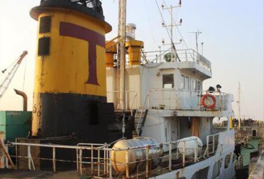 Chiếc tàu được cho là chở dầu của đại gia Sơn “sắt” trước khi bị bắt liên quan đến vụ nhập khẩu dầu DO Ảnh: Nguyễn Hoàn 