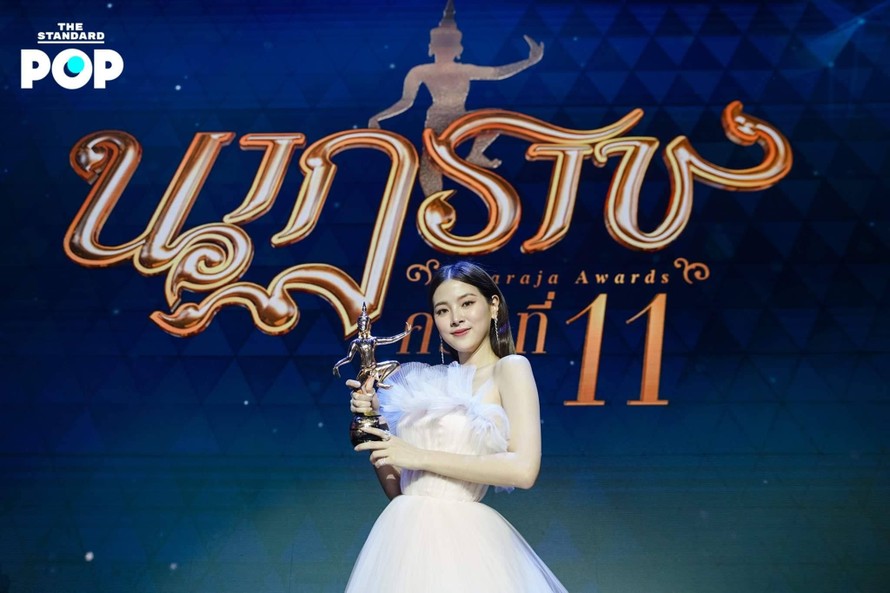Mỹ nhân 'Chiếc lá cuốn bay' đẹp tựa nữ thần trong đêm trao giải 'Oscar Thái Lan'