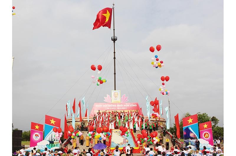Lễ Thượng cờ "Thống nhất non sông" tại đôi bờ Hiền Lương - Bến Hải.