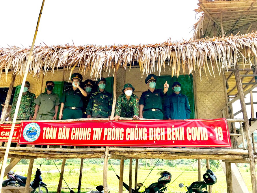 Lập vành đai chống dịch COVID-19 ở biên giới Việt - Lào
