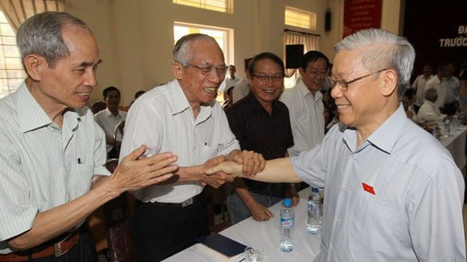 Tổng Bí thư Nguyễn Phú Trọng tiếp xúc cử tri quận Ba Đình. Ảnh: Trí Dũng/TTXVN
