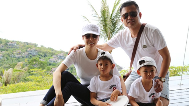 Vợ chồng Hà Kiều Anh cùng hai con trai đi nghỉ lễ 30/4 - 1/5 tại Thái Lan.