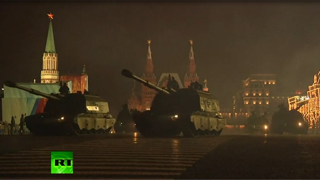 Xe tăng Nga nườm nượp tiến vào Quảng trường Đỏ