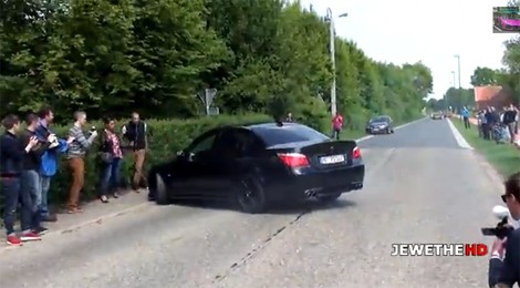 BMW M5 mất lái suýt đâm vào khán giả