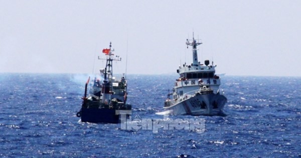 Cận cảnh tàu Hải cảnh Trung Quốc chặn tàu Việt Nam