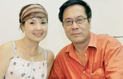 NSND Lan Hương hạnh phúc bên chồng.