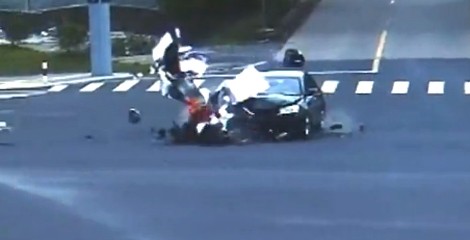 Pha tai nạn kinh hoàng giữa ô tô và xe máy