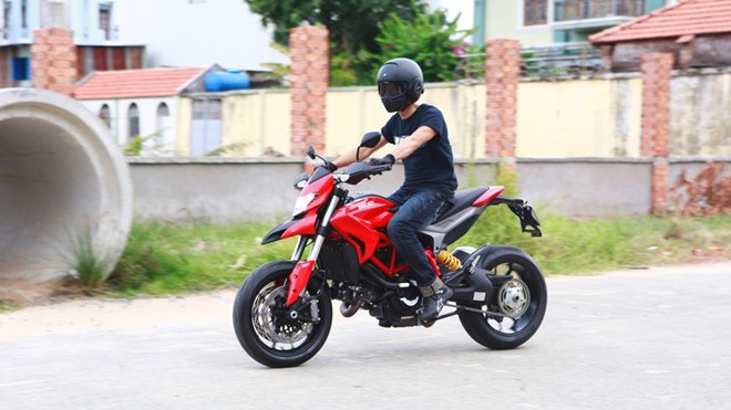 Johnny Trí Nguyễn tậu xe Ducati giá hơn 400 triệu