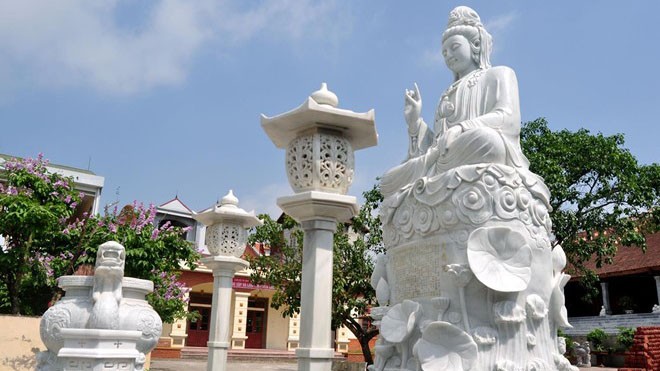 Tượng Bồ tát bằng đá trắng lớn nhất Việt Nam tọa ở đâu?