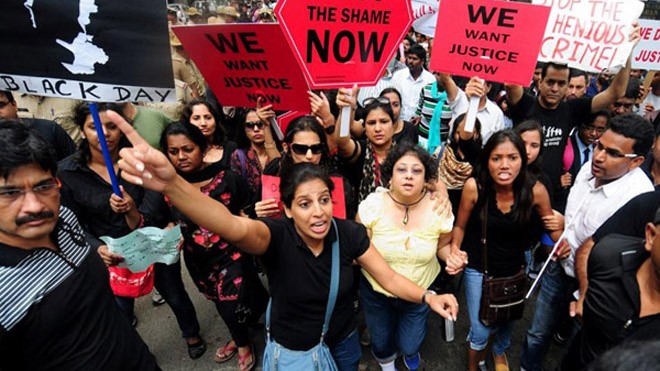 Nhiều vụ biểu tình chống cưỡng hiếp xảy ra ở Ấn Độ. Ảnh: EPA