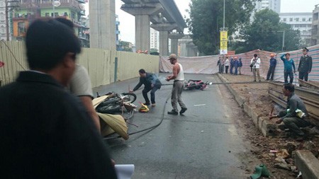 Hiện trường vụ tai nạn khiến một người tử vong sáng nay (6/11). Ảnh: Nguyễn Dương