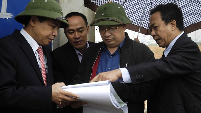 Bộ trưởng Xây dựng kiểm tra dự án nhà công nhân tại Thái Nguyên