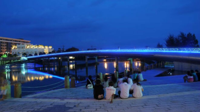 Cầu Ánh Sao (Q.7) là một trong những điểm hẹn về đêm của giới trẻ Sài Gòn