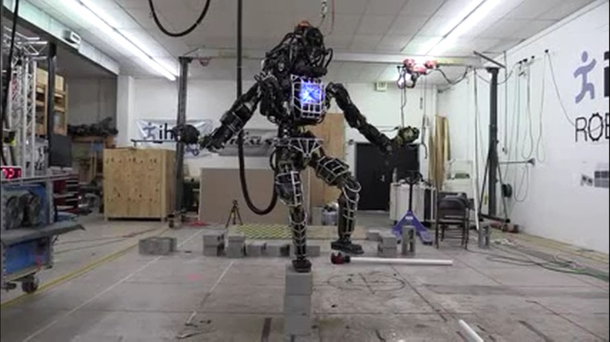 Robot nặng 150 kg biết tập võ karate