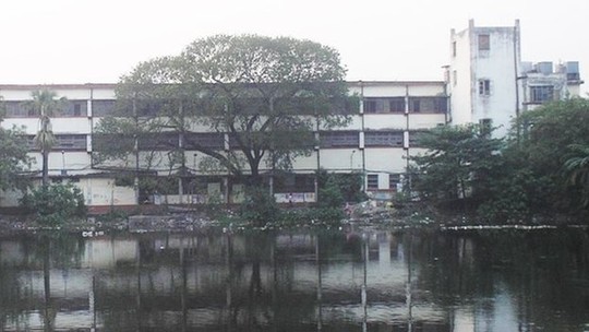 Trường Cao đẳng Y tế Nilratan Sarkar - nơi nhóm bác sĩ đánh chết tên trộm điện thoại. Ảnh: BBC