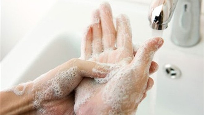 Rửa tay bằng nước và xà phòng là cách tốt nhất để vệ sinh tay