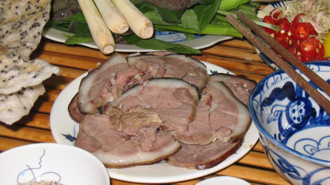 Ăn thịt chó mắm tôm là giữ gìn nét đẹp truyền thống Việt